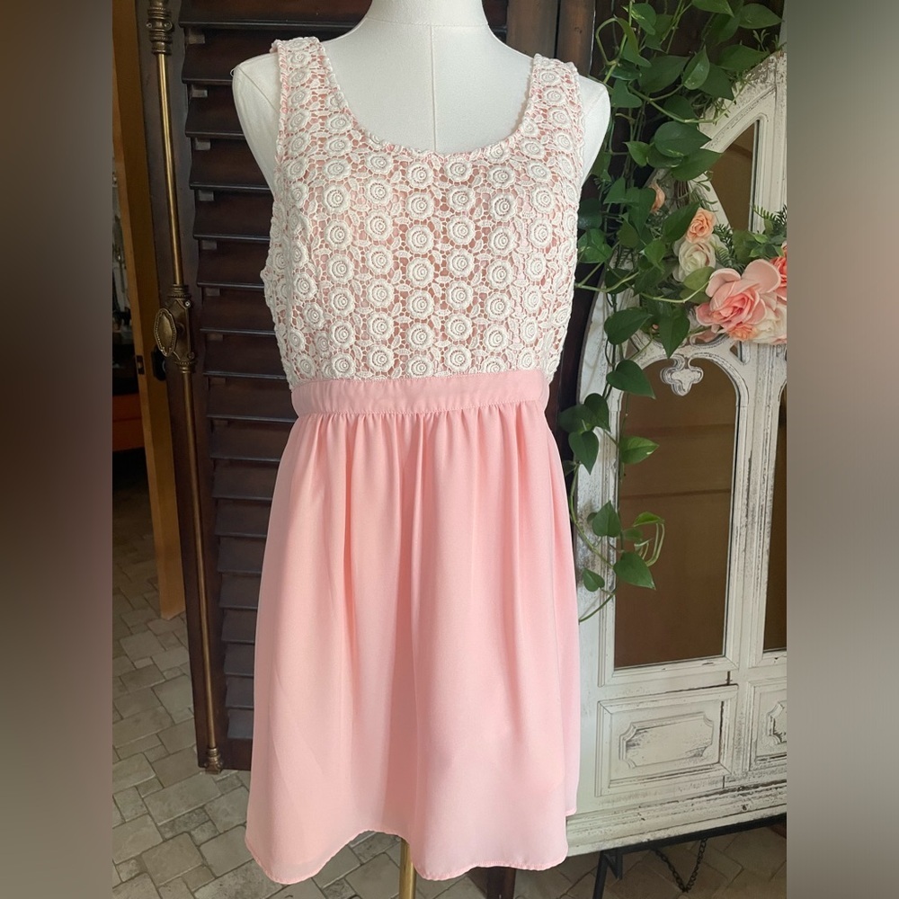 Forever 21 Homecoming High School Teen Pink and White Lace Dress Large EUC